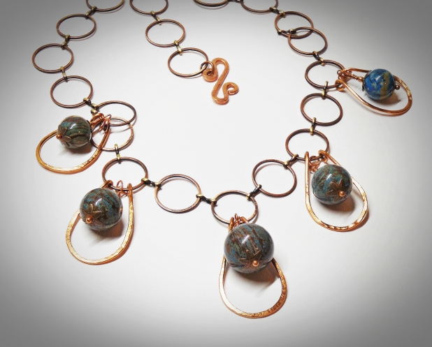 HAMMERED COPPER AND WOOD JASPER NECKLACE