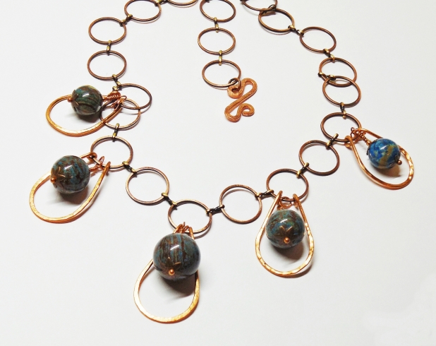 HAMMERED COPPER AND WOOD JASPER NECKLACE