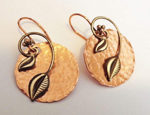 HAMMERED COPPER AND ANTIQUE LEAVES EARRINGS