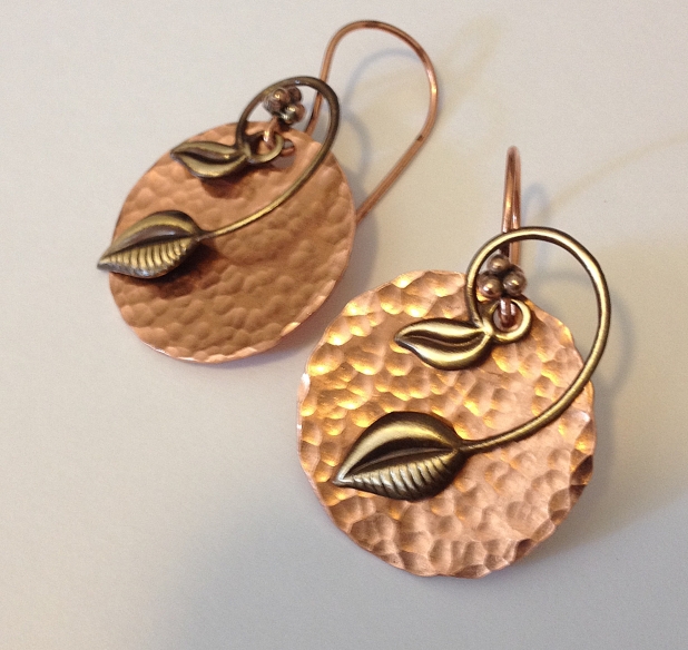 HAMMERED COPPER AND ANTIQUE LEAVES EARRINGS