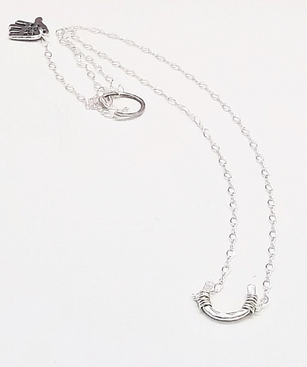 HAMMERED SILVER HORSESHOE NECKLACE