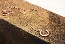 FEELIN' LUCKY HORSESHOE NECKLACE